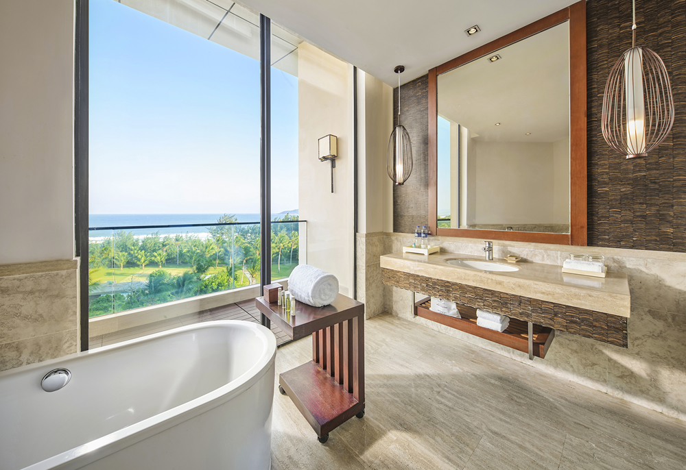 Room-Lifestyle Ocean Front Suite_Bathroom