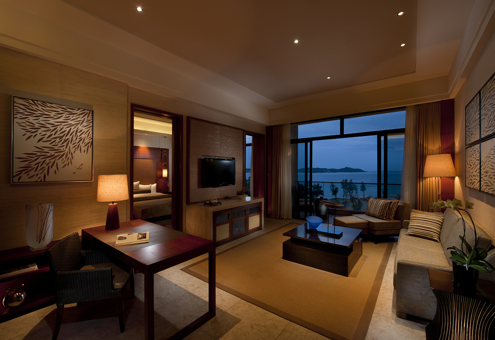 Room-Lifestyle Ocean Front Suite_Livingroom