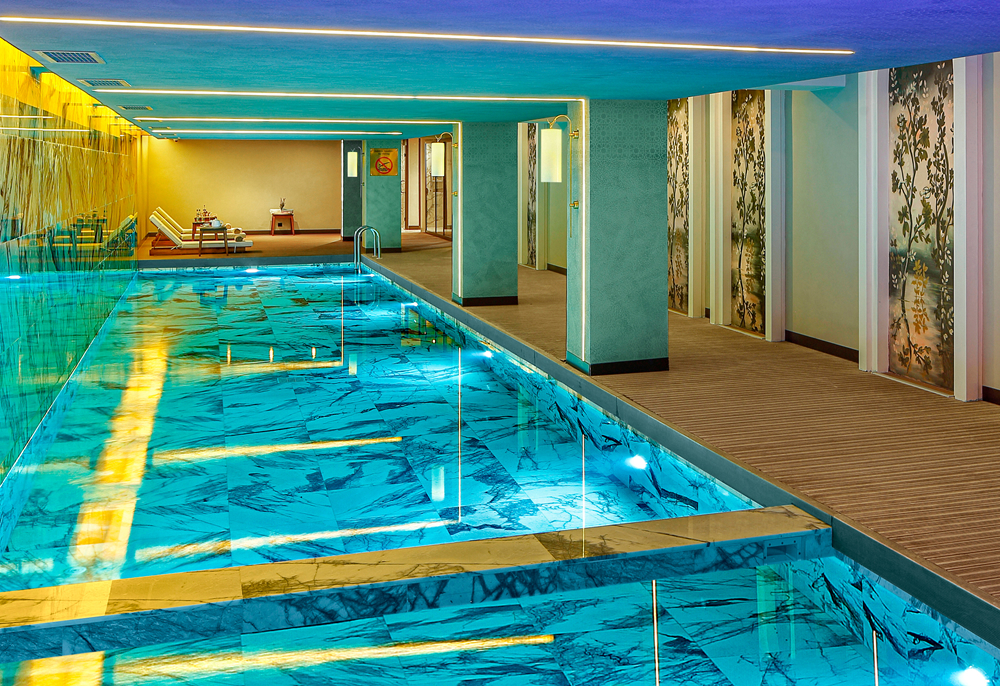 INDOOR POOL