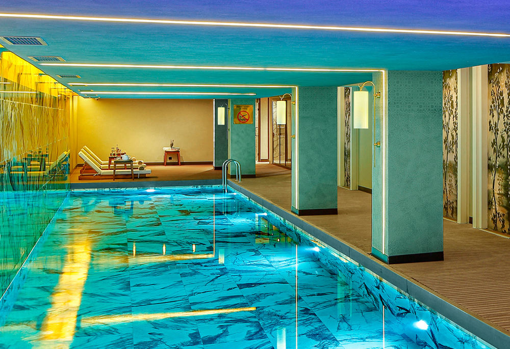 INDOOR POOL