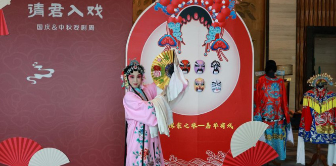 从“打卡”到“沉浸”：万达酒店创新服务引领“十一”度假新风尚